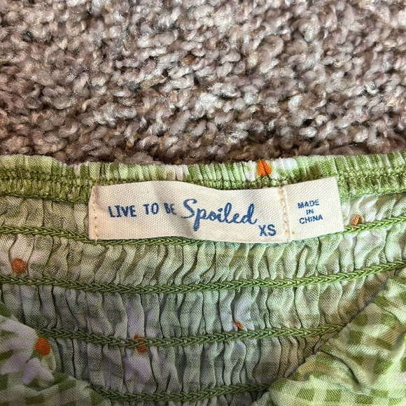 Live to be spoiled green daisy plaid crop top - Picture 4 of 5